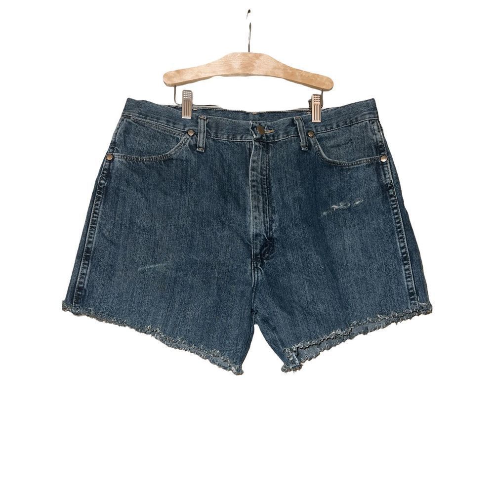 Custom Wrangler Shorts “Wrangler Butts Drive Me Nuts” Size 36 Waist 18”
